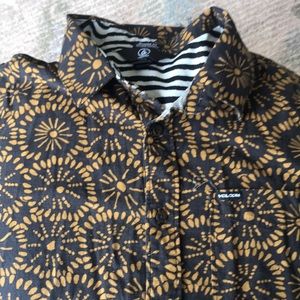 Volcom men’s dress shirt